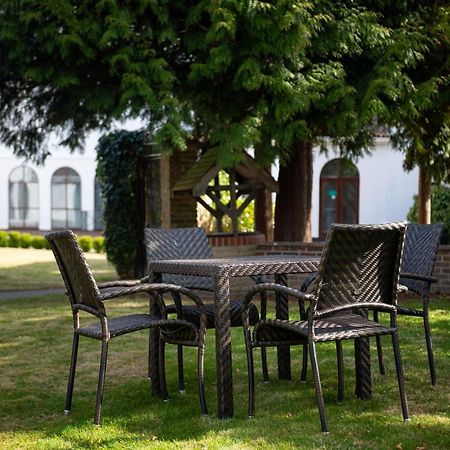 Copthorne Effingham Gatwick Hotel Bagian luar foto