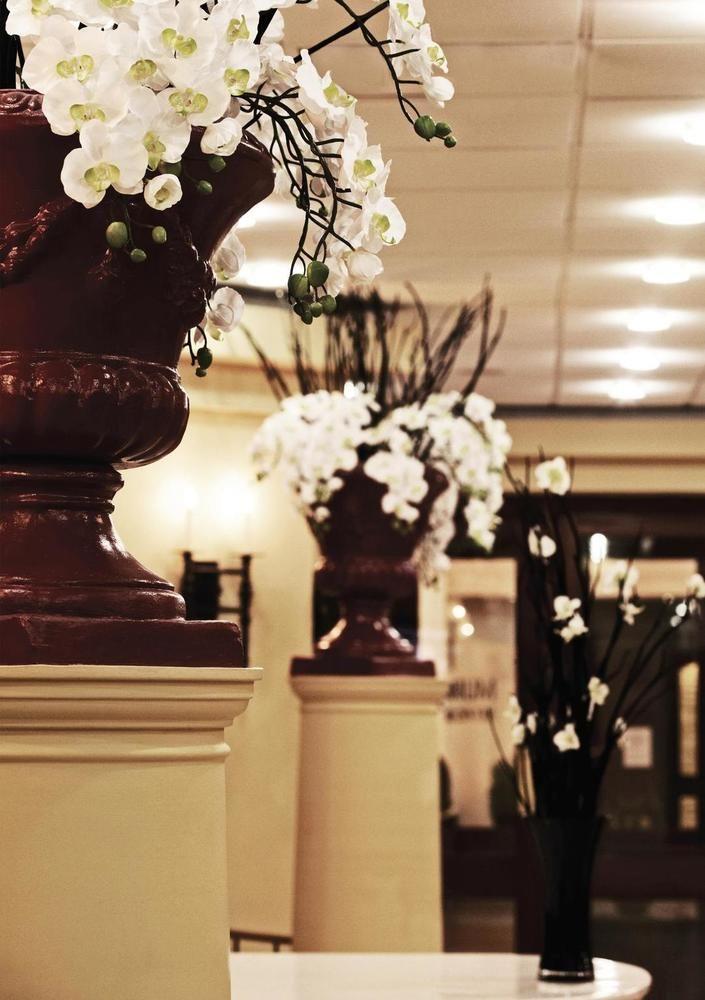 Copthorne Effingham Gatwick Hotel Interior foto
