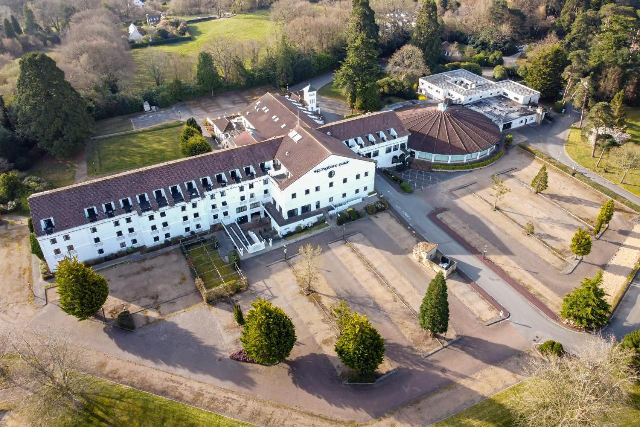 Copthorne Effingham Gatwick Hotel Bagian luar foto