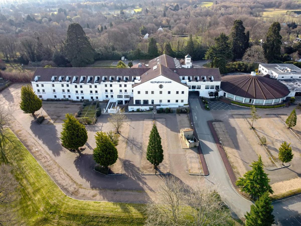 Copthorne Effingham Gatwick Hotel Bagian luar foto