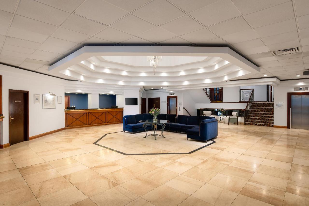 Copthorne Effingham Gatwick Hotel Bagian luar foto