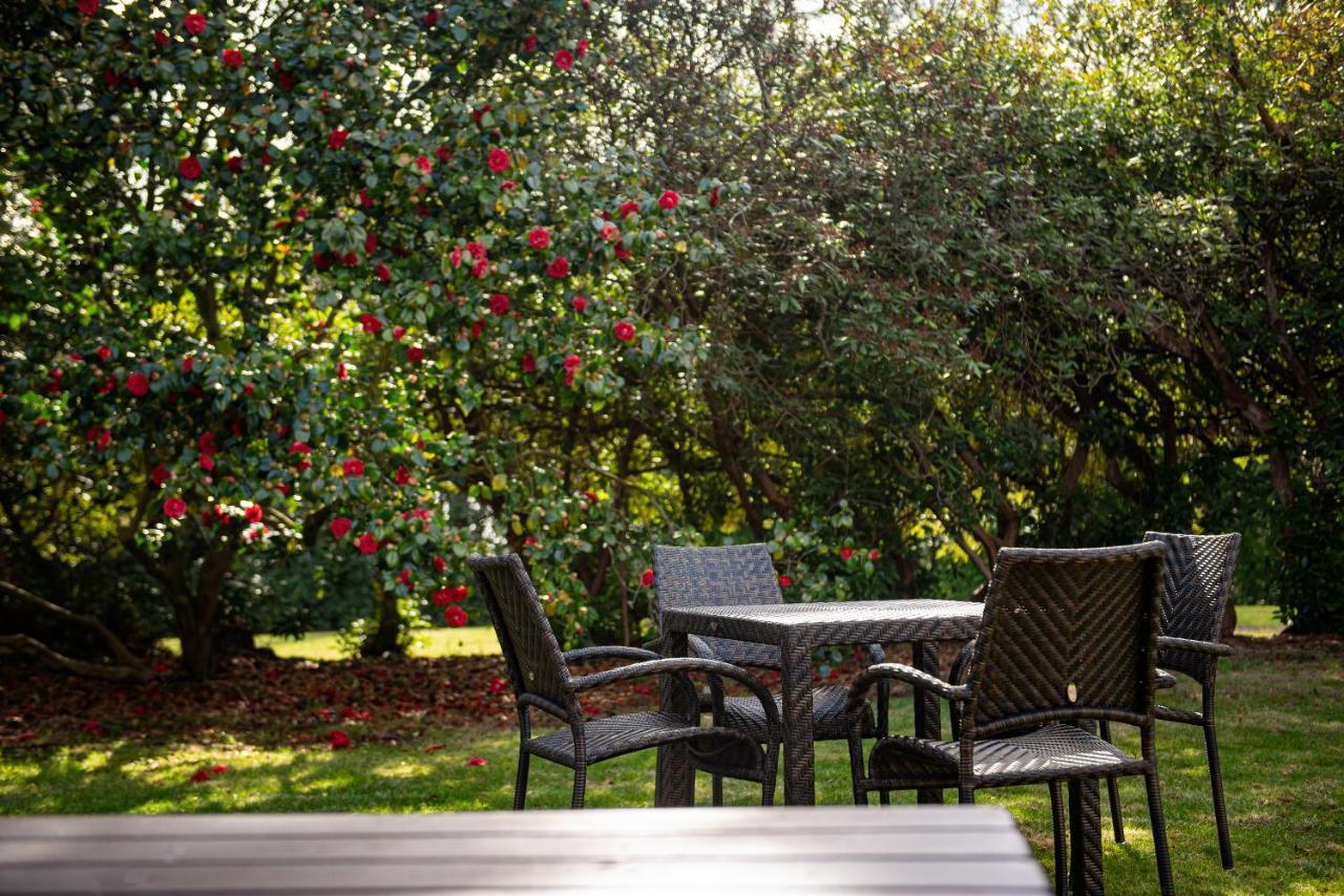 Copthorne Effingham Gatwick Hotel Bagian luar foto
