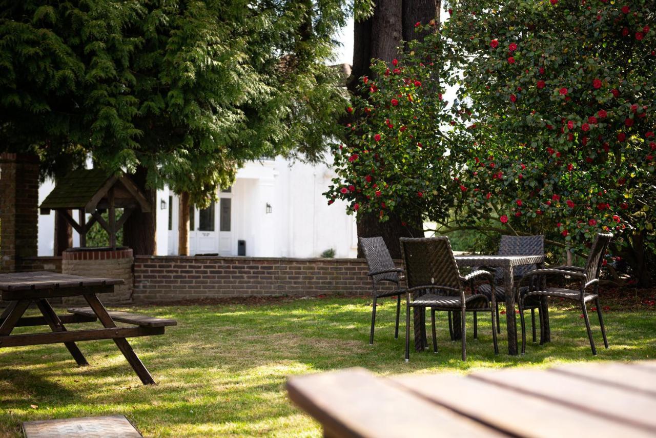 Copthorne Effingham Gatwick Hotel Bagian luar foto