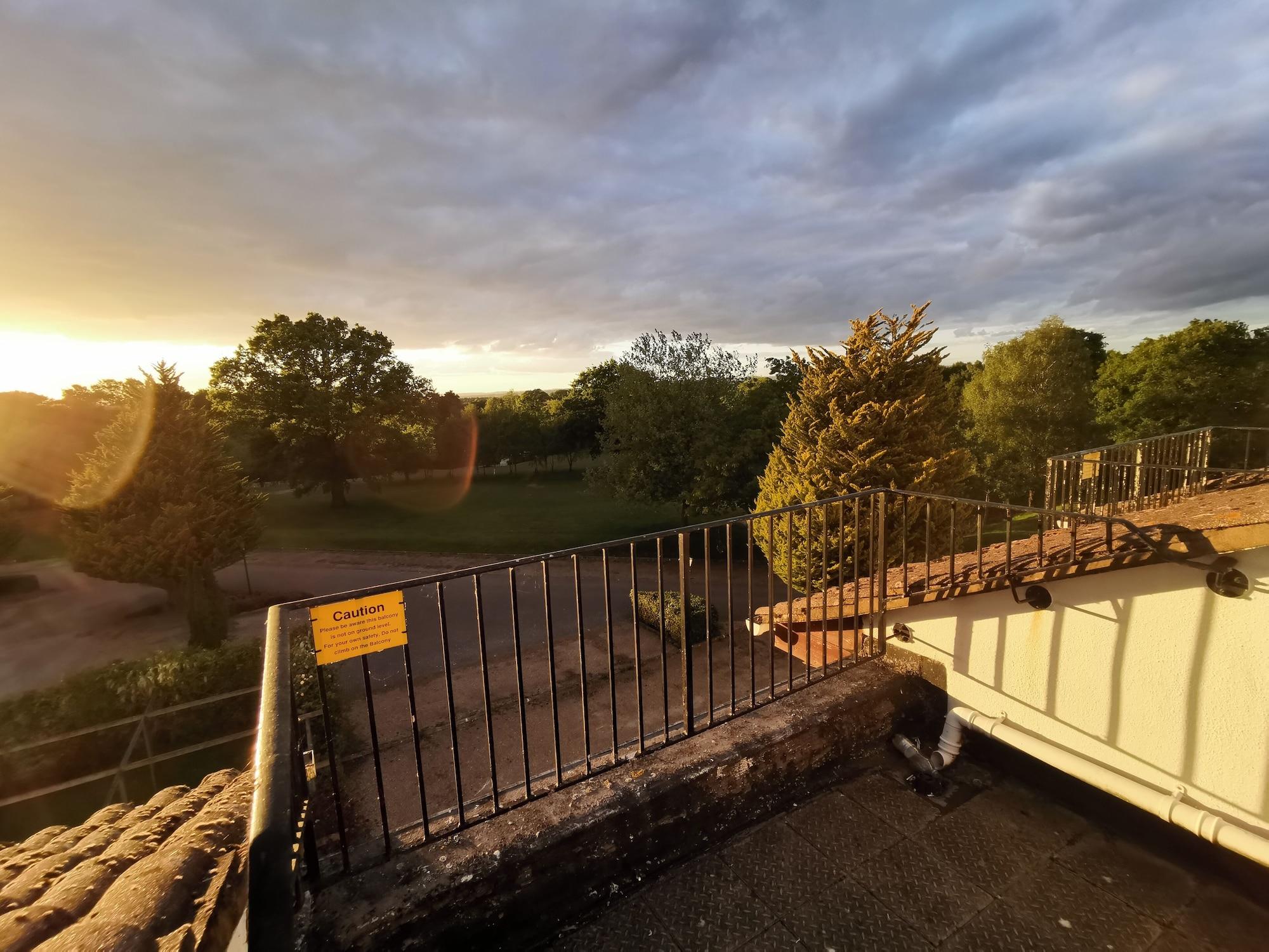 Copthorne Effingham Gatwick Hotel Bagian luar foto