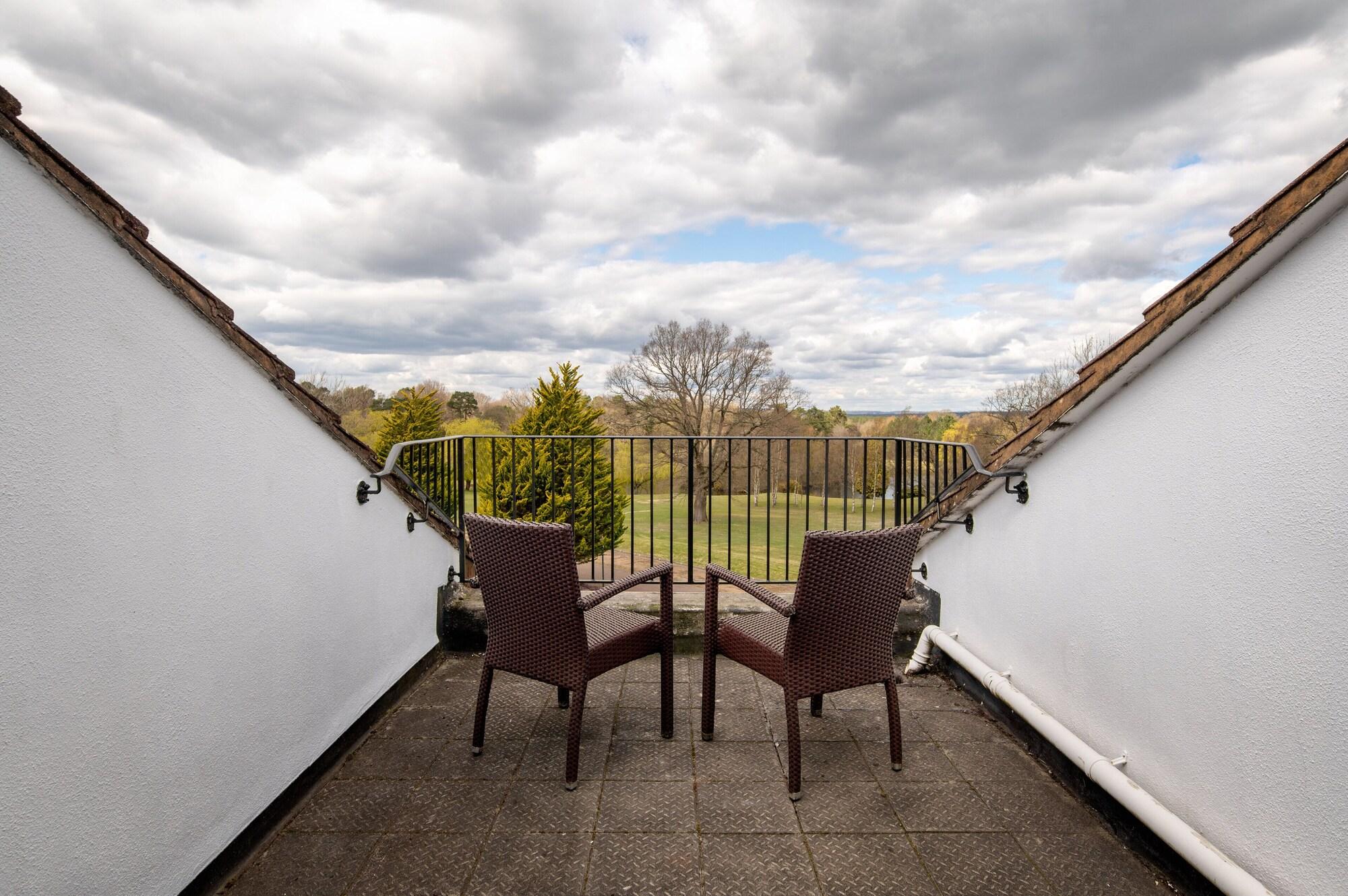 Copthorne Effingham Gatwick Hotel Bagian luar foto