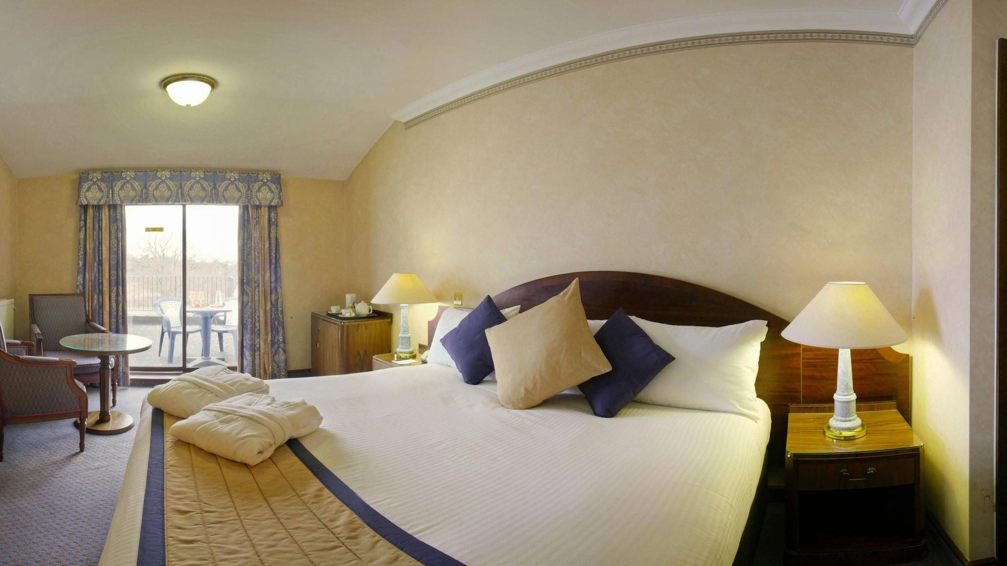 Copthorne Effingham Gatwick Hotel Bagian luar foto