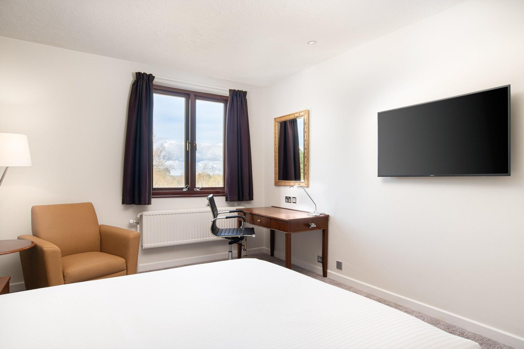 Copthorne Effingham Gatwick Hotel Bagian luar foto