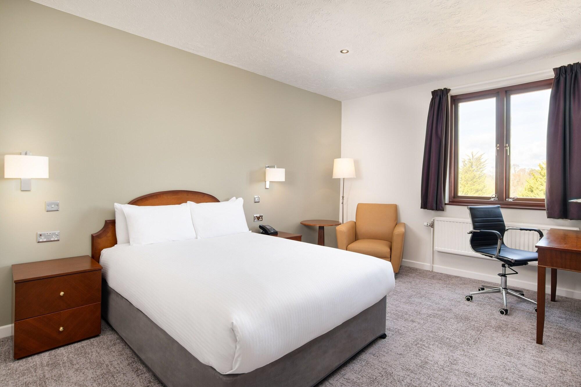 Copthorne Effingham Gatwick Hotel Bagian luar foto