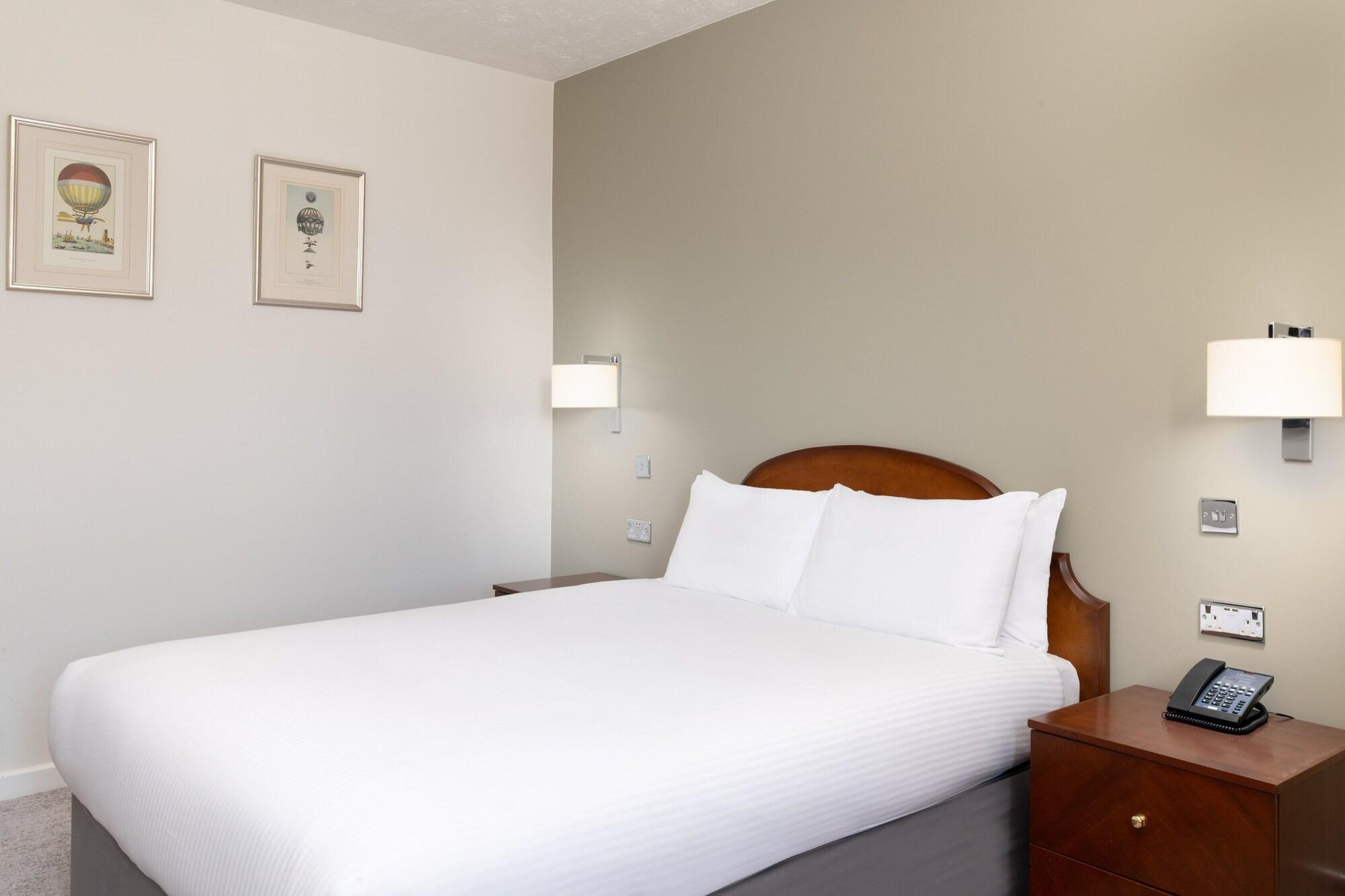 Copthorne Effingham Gatwick Hotel Bagian luar foto