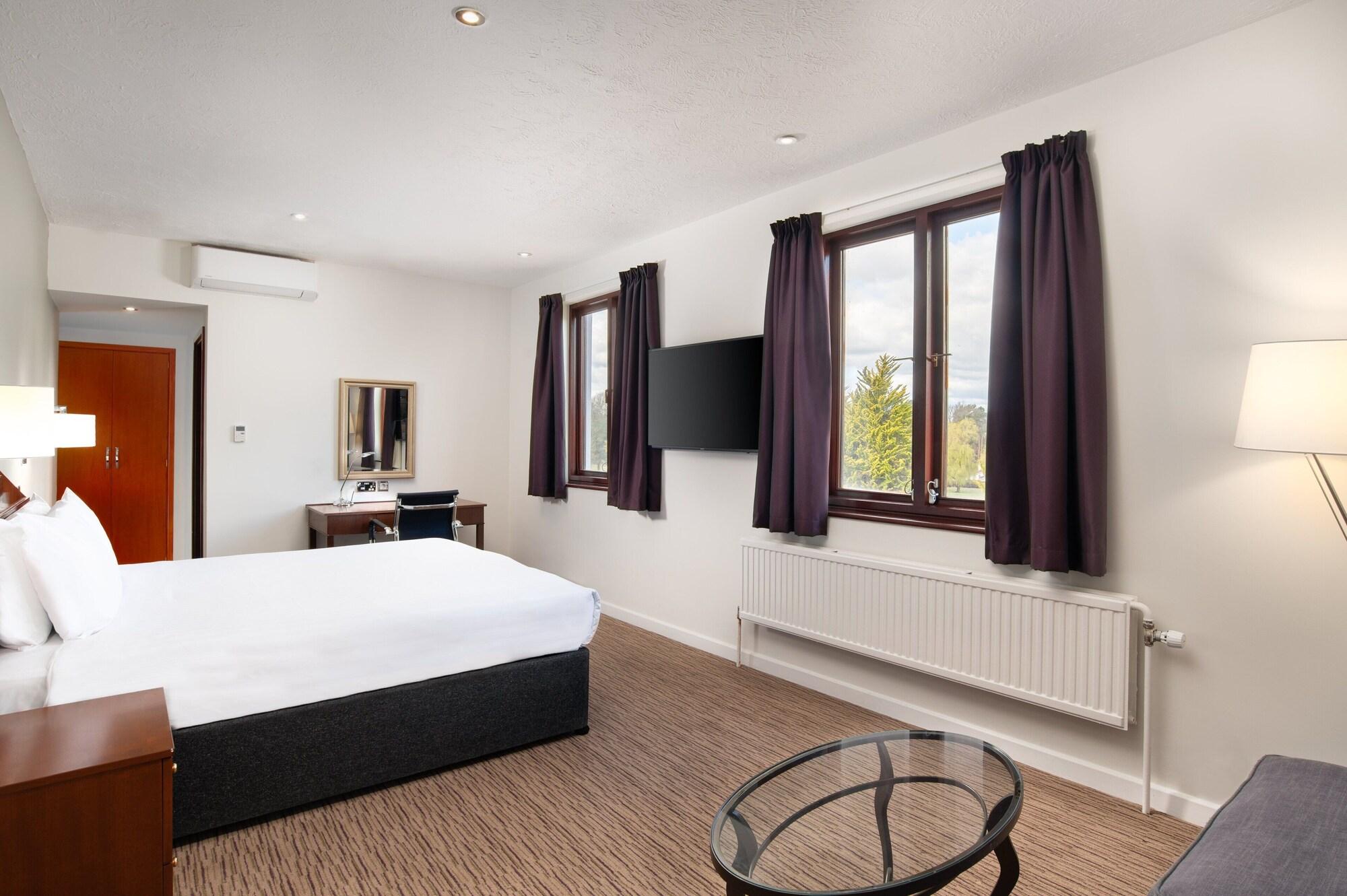 Copthorne Effingham Gatwick Hotel Bagian luar foto