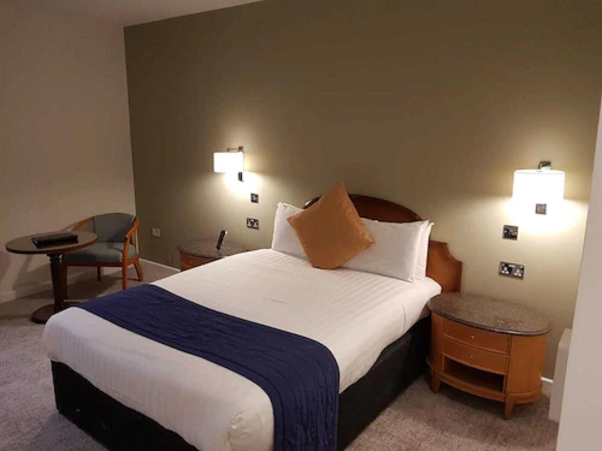 Copthorne Effingham Gatwick Hotel Bagian luar foto