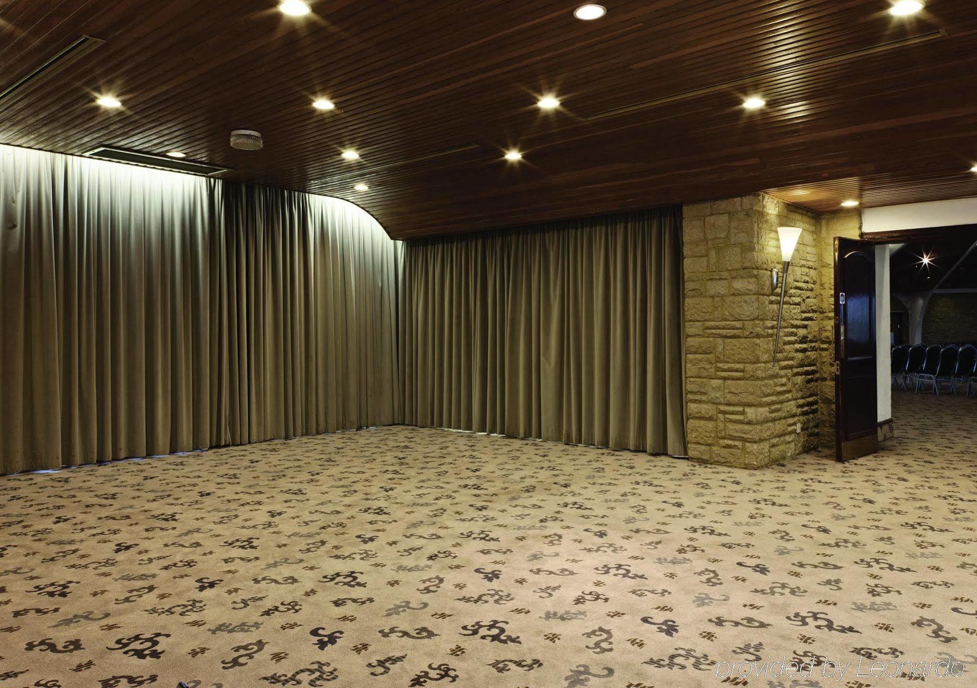 Copthorne Effingham Gatwick Hotel Interior foto