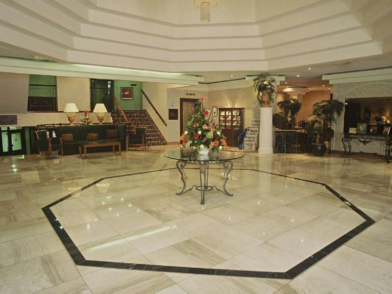 Copthorne Effingham Gatwick Hotel Bagian luar foto