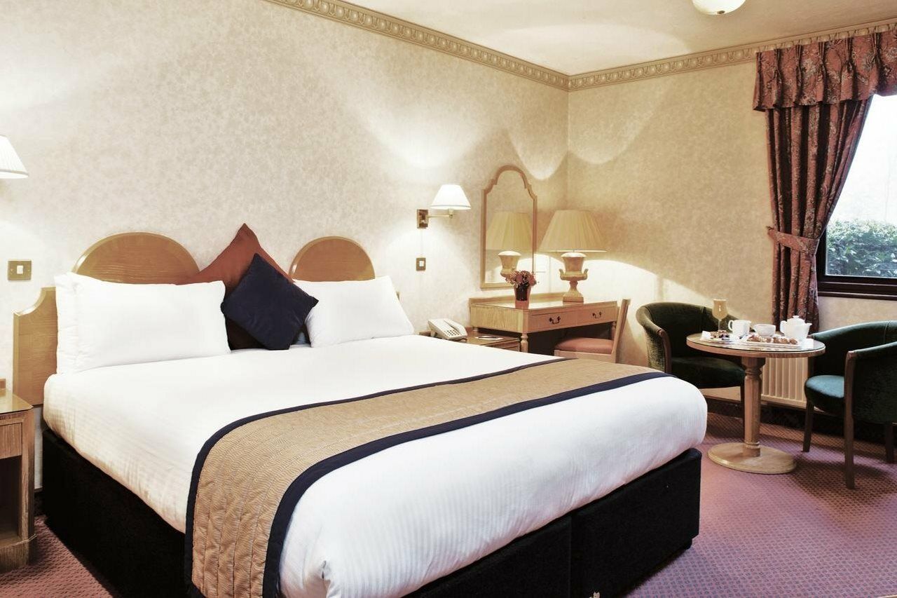 Copthorne Effingham Gatwick Hotel Bagian luar foto