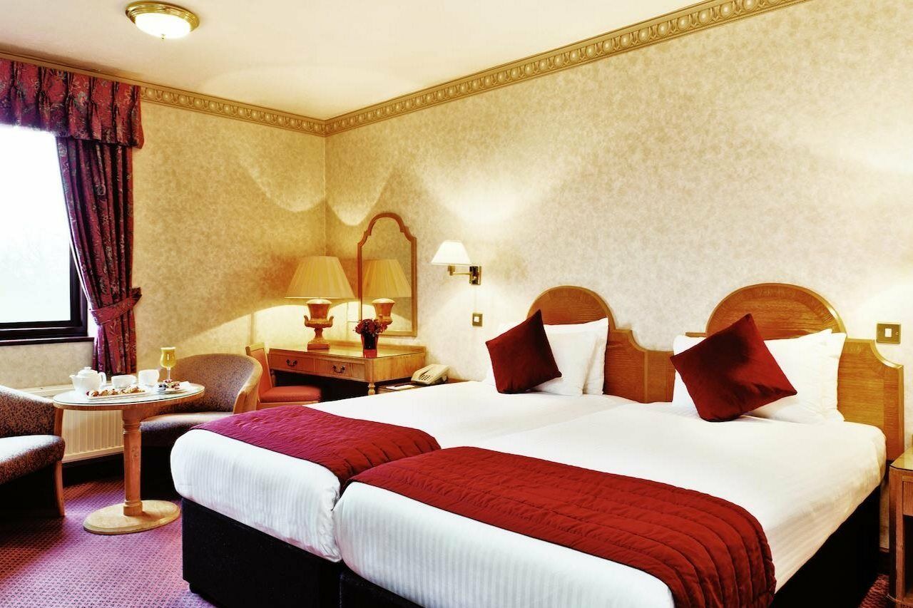Copthorne Effingham Gatwick Hotel Bagian luar foto