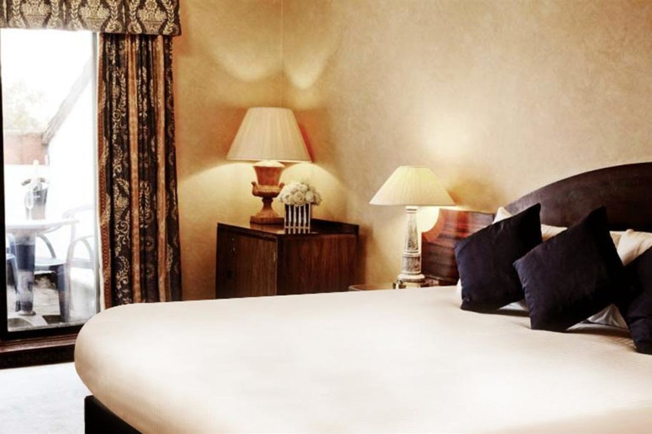 Copthorne Effingham Gatwick Hotel Bagian luar foto